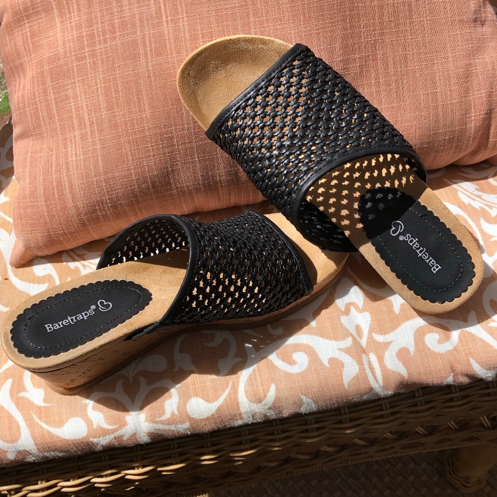 Beartraps Women’s Black Flossy Wedges
